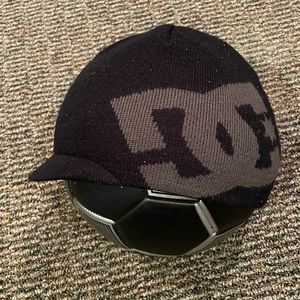 Billed DC beanie